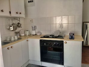 City Apartment, 2 Bedrooms | Private kitchen | Full-size fridge, microwave, oven, stovetop