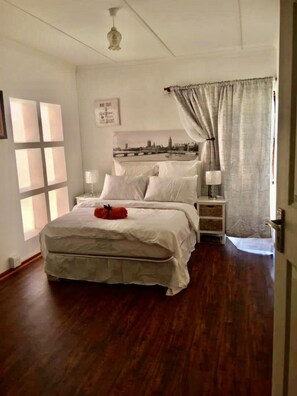 Appartement Ville, 2 chambres | Bureau, fer et planche à repasser, lit parapluie, Wi-Fi gratuit