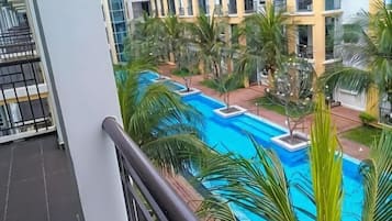 13 outdoor pools