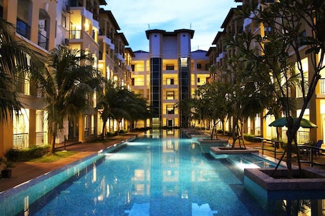 13 piscinas al aire libre. Tiara Desaru Seaview Residence