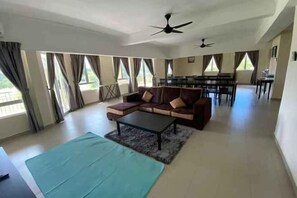 2 bedrooms, individually furnished, blackout curtains, soundproofing - Tiara Desaru Seaview Residence (Bandar Penawar)
