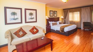 Superior Room (Village ) | Peti besi dalam bilik, meja, seterika/papan seterika 