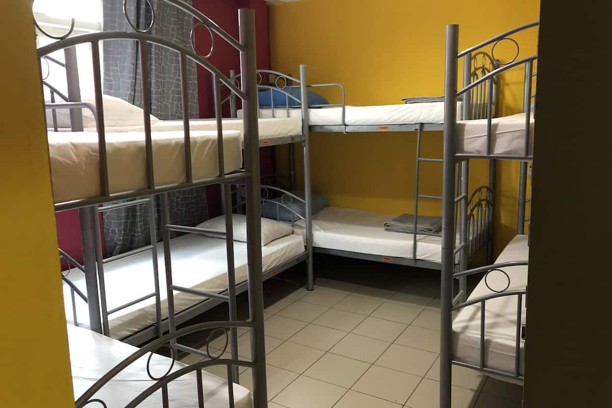 8 Bed Family Room with Private Bathroom | Free WiFi, bed sheets