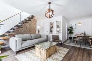 Duplex, 2 Bedrooms (2E) | Living room | Flat-screen TV - LxWay Lisboa aos Poiais (Lisbon)