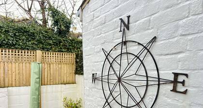 Ein idyllisches Küstenhaus, nur wenige Minuten vom Strand entfernt