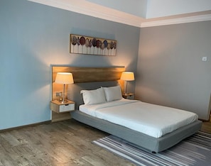 Minibar, in-room safe, desk, blackout curtains - The Lanes Hotel (Tutong)