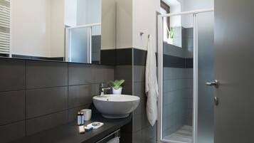 1 bedroom, premium bedding, down duvets, Select Comfort beds