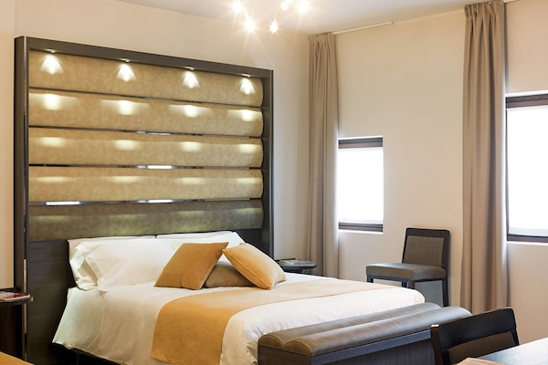 1 bedroom, premium bedding, down duvets, Select Comfort beds