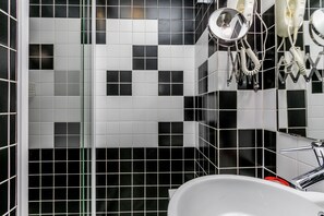 Bathroom - LxWay Apartments Graça - Santa Marinha (Lisbon)