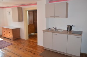 Classic Apartment, Multiple Beds, Mountain View (No 3) | Private kitchen - Maurushaus (Fuessen)