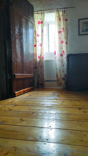 Classic Apartment, 1 King Bed with Sofa bed, City View (No 2)