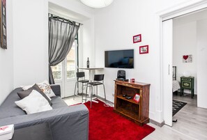 Apartment, 1 Bedroom (1A) | Living room | LCD TV - LxWay Apartments Largo de Santa Bárbara (Lisbon)