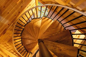 Interior - Hidden Springs- 1 Mile to Downtown Gatlinburg! Hot Tub and Pool Table! (Gatlinburg)