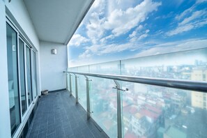 In-room safe, desk, soundproofing, iron/ironing board - Shendo Service Apartment - Lancaster Hanoi (Hanoi)