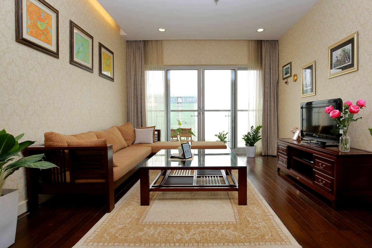 Standard-Apartment, 2 Schlafzimmer | Wohnzimmer | 48-Zoll-Flachbildfernseher mit Digitalempfang, Smart-TV