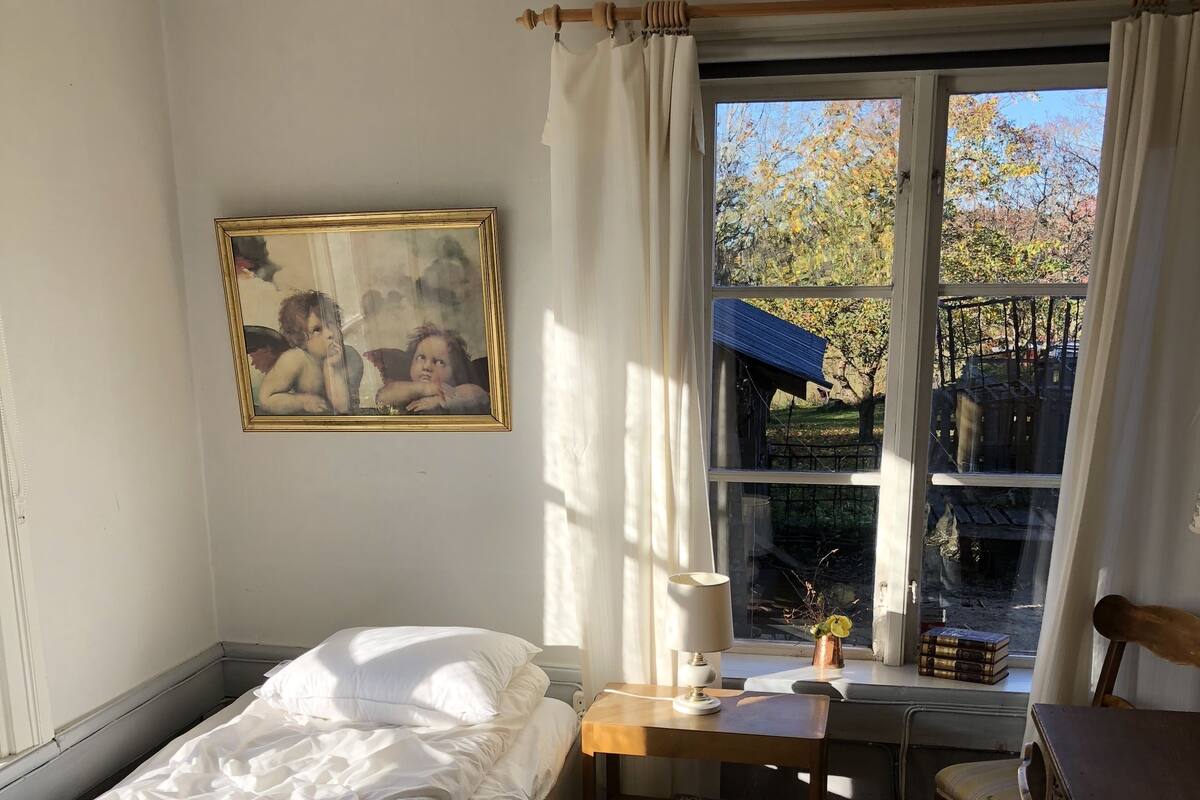 Desk, blackout curtains, rollaway beds, free WiFi