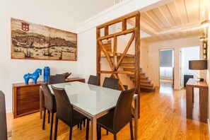 Apartment, 3 Schlafzimmer, Nichtraucher | Wohnzimmer | 40-Zoll-Flachbildfernseher mit Kabelempfang, Fernseher