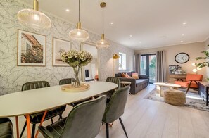 Deluxe Apartment, Ensuite (2 Bed) | Lounge - Central Belfast Apartments: Citygate (Belfast)