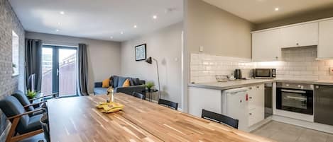 Apartment, Ensuite (2-Bed) | Private kitchen