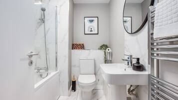 Apartment, Ensuite (2-Bed) | Bathroom