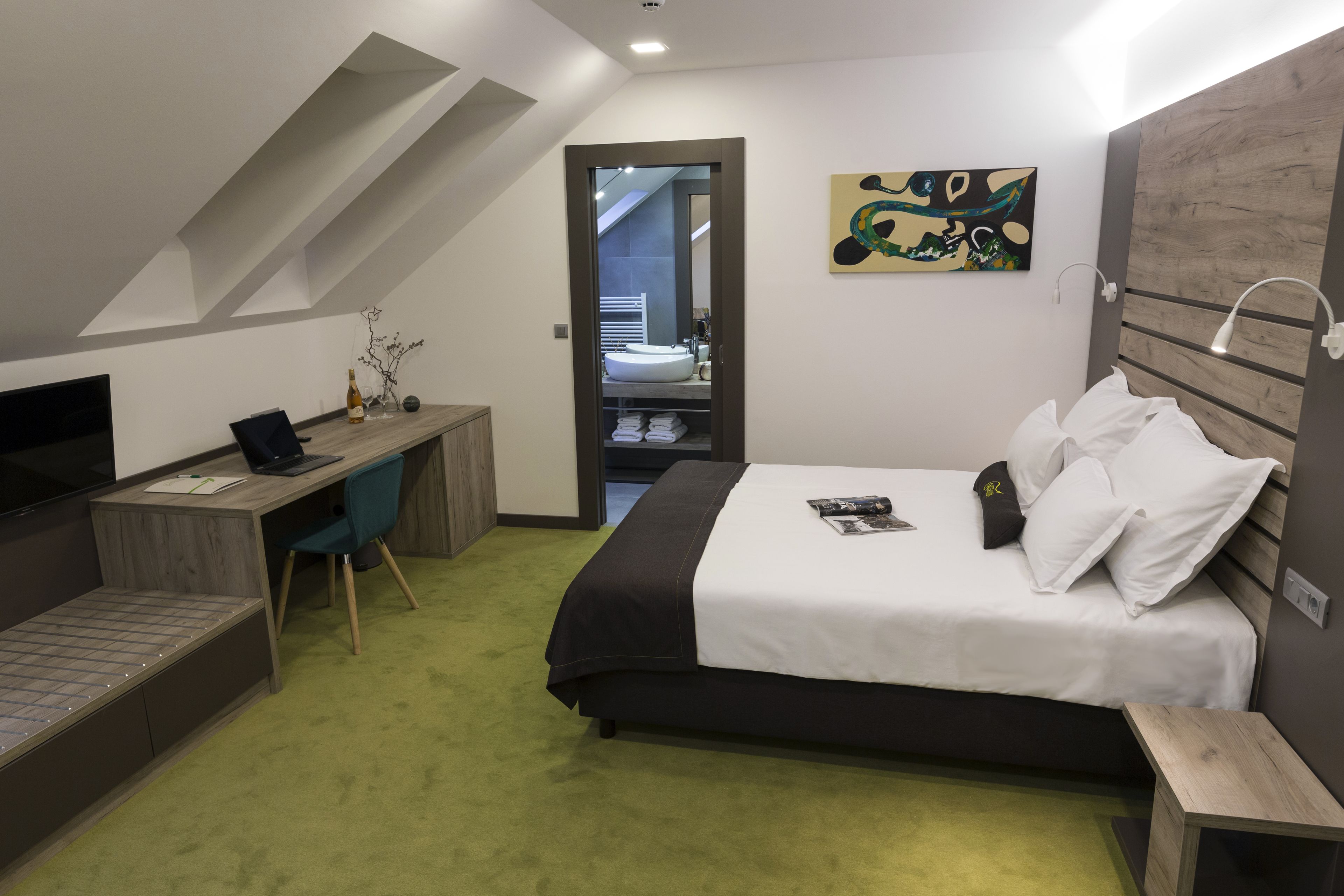 room | minibar, in-room safe, desk, soundproofing