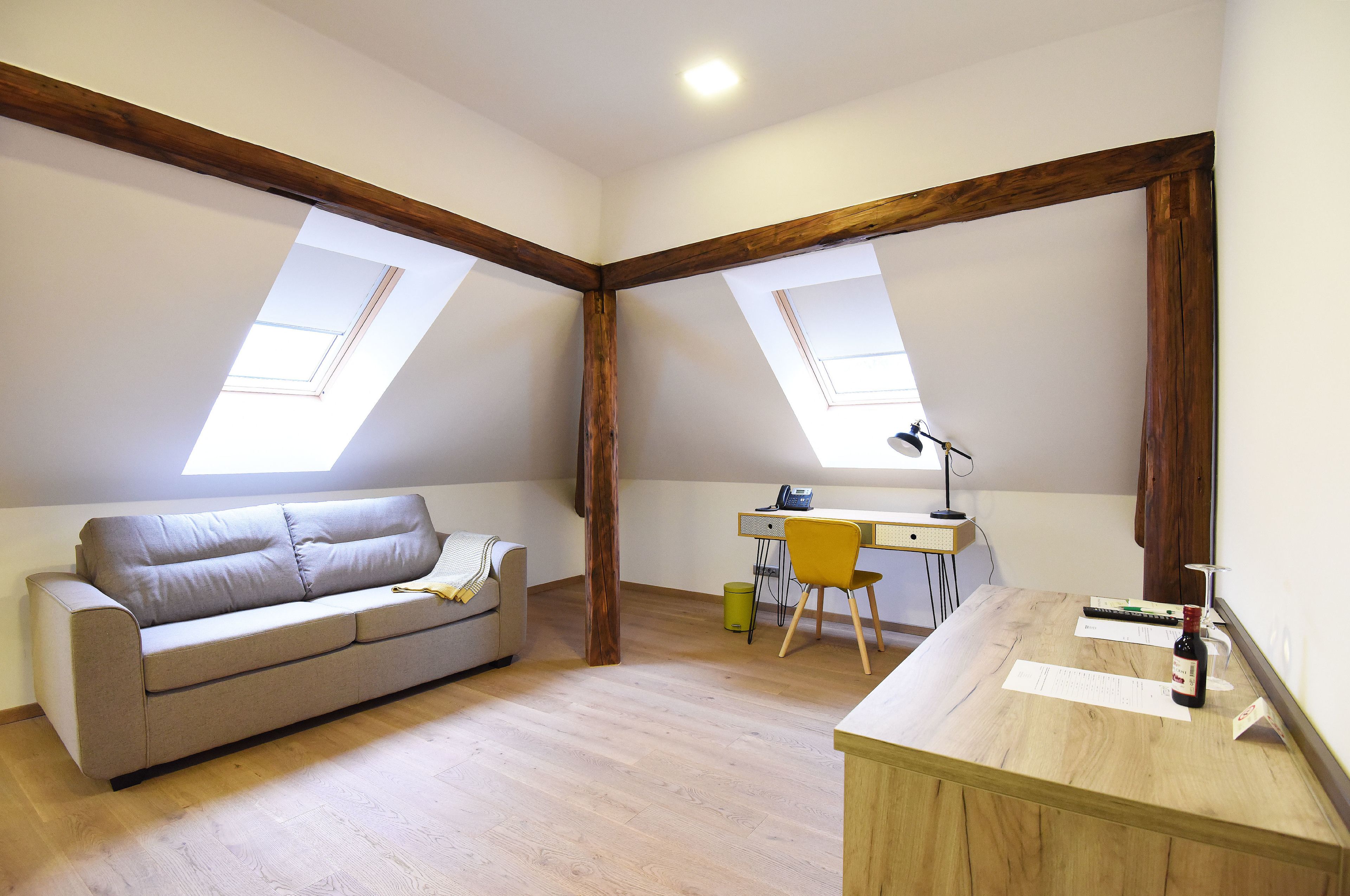 superior suite | living area | flat-screen tv