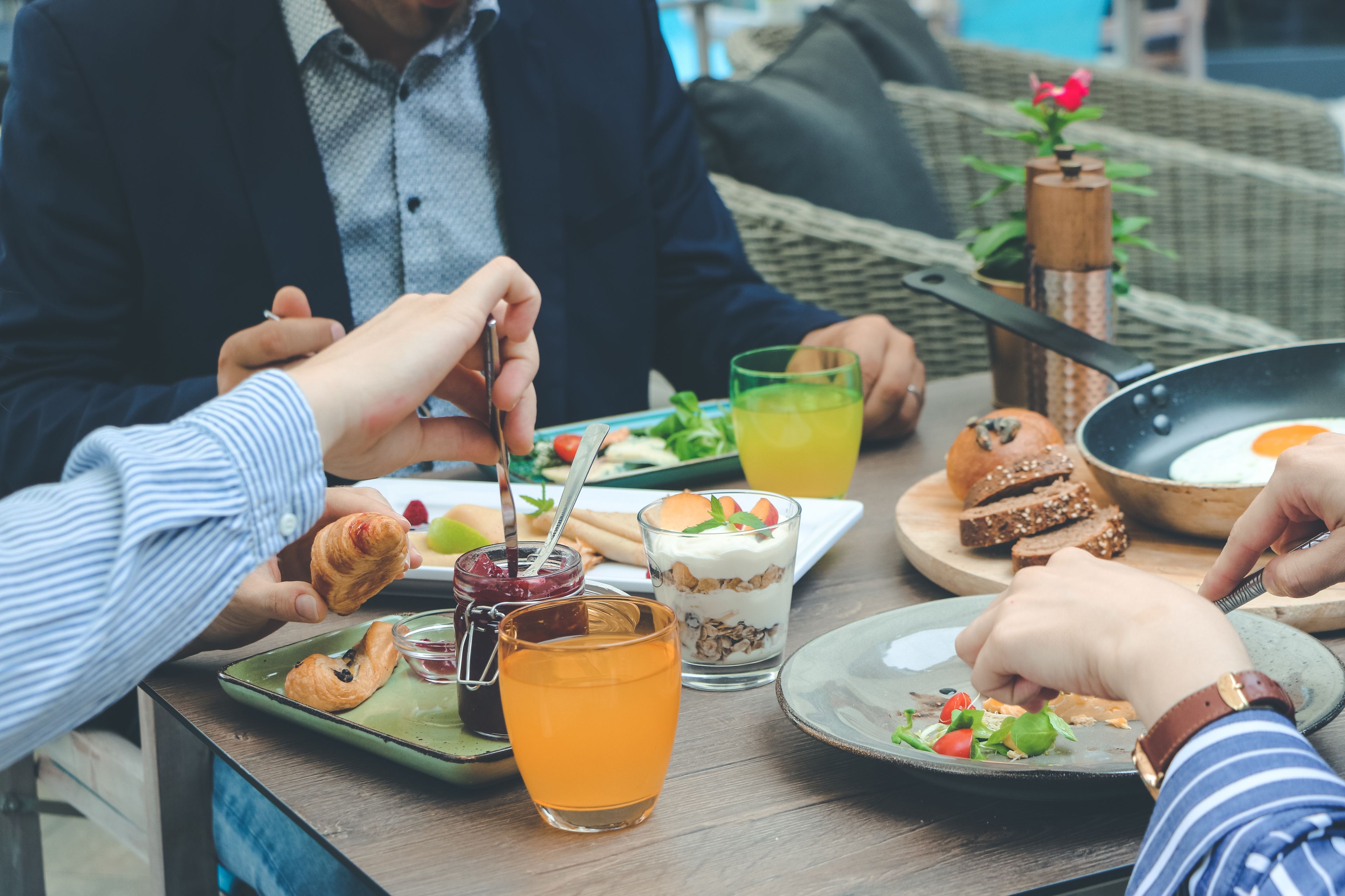 free daily buffet breakfast