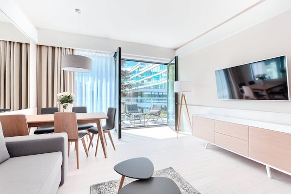Deluxe Apartment, 1 Bedroom | Living room