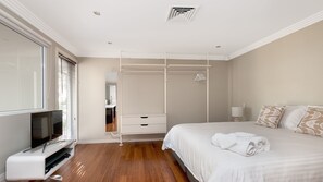 3 chambres, bureau, fer et planche à repasser, Wi-Fi gratuit