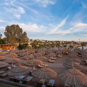 Playa privada, bar en la playa