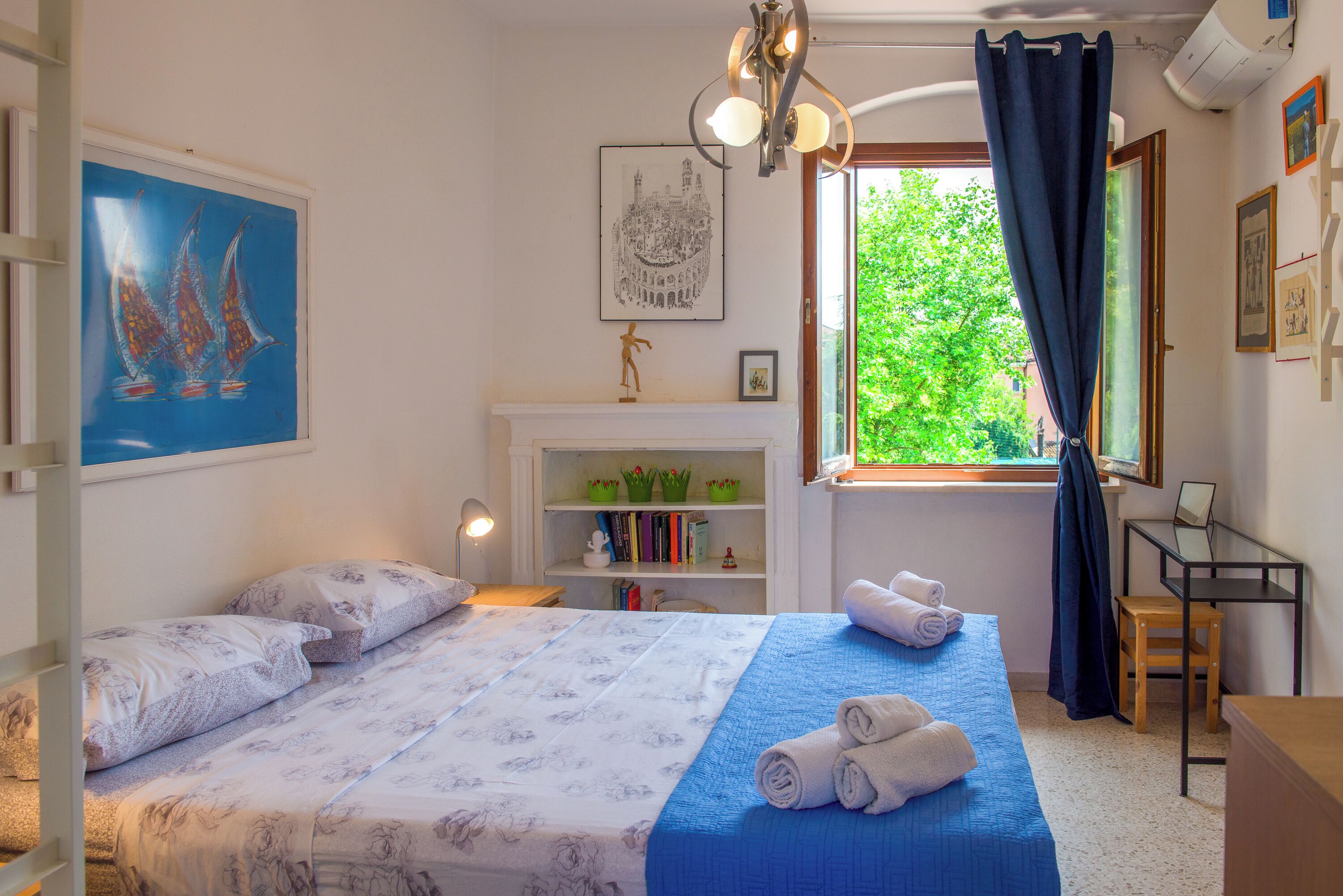 8 bedrooms, soundproofing, iron/ironing board, free WiFi