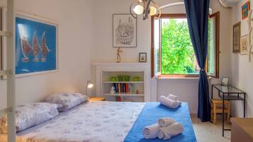 8 bedrooms, soundproofing, iron/ironing board, free WiFi