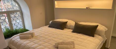 2 bedrooms, premium bedding, down comforters, soundproofing