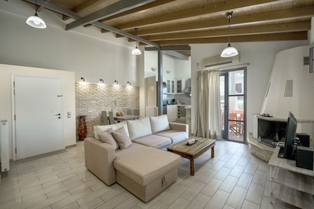 Loft (2) | Living area | 50-inch flat-screen TV with digital channels, TV, fireplace