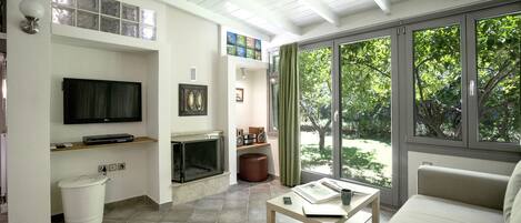Apartment, Patio | 3 bedrooms, in-room safe, individually decorated, individually furnished