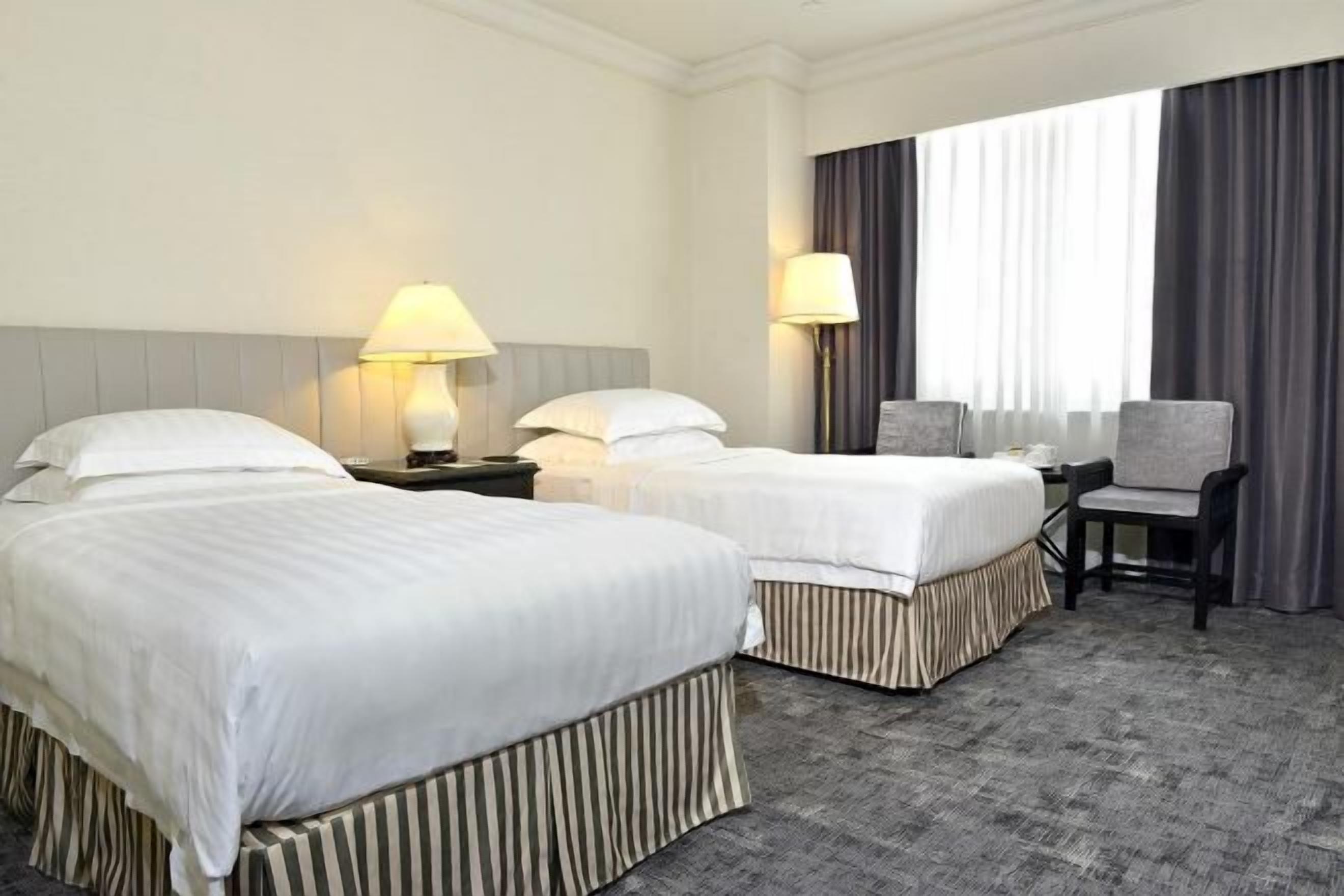 Couette en duvet d'oie, coffres-forts dans les chambres, bureau