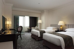 Down duvets, in-room safe, desk, blackout curtains