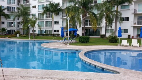 Amplio apartamento de 3 recámaras con espectacular vista a la Marina Mazatlán 