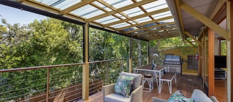 Spacious Noosa beachhouse - where the forest meets the sea - great for families!