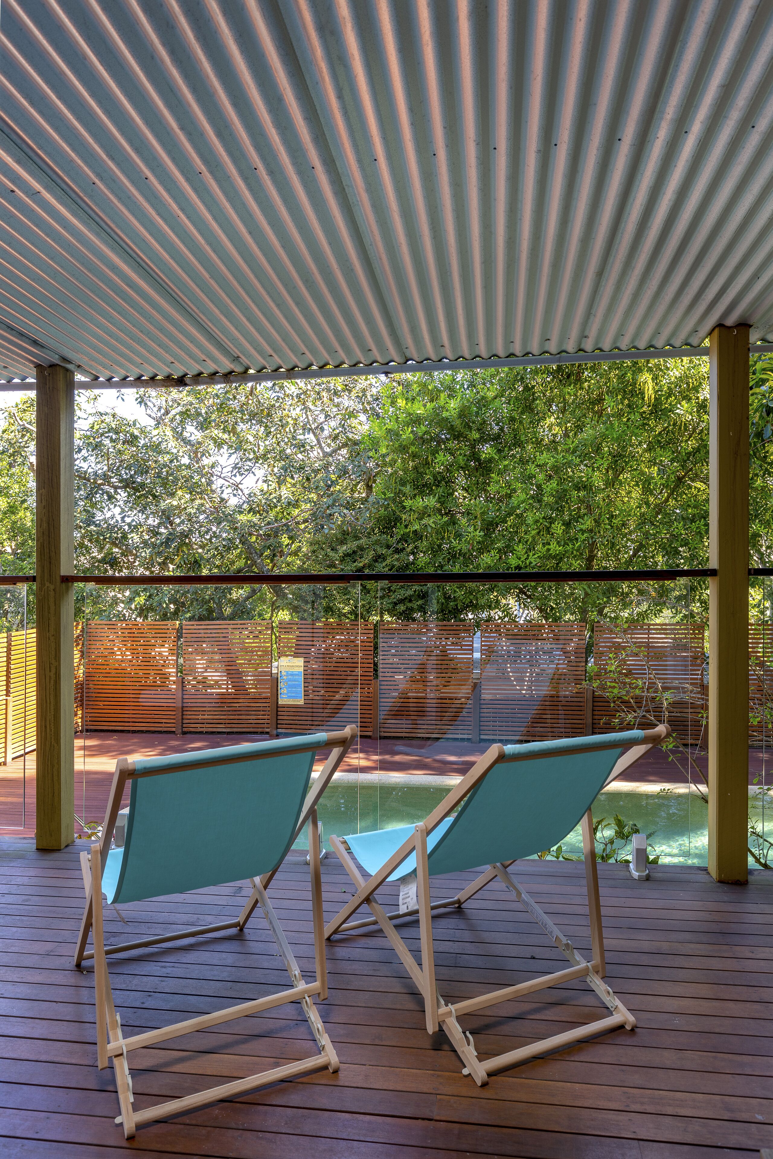 Spacious Noosa beachhouse - where the forest meets the sea - great for families! — image 3