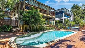 Et oppvarmet basseng