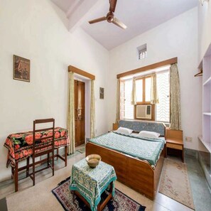 Deluxe kamer | Een bureau, een laptopwerkplek, gratis wifi, beddengoed