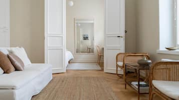 Roost Roobert | Living area | Flat-screen TV