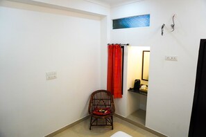 Budget Room Non Ac - B wing | Oppholdsområde