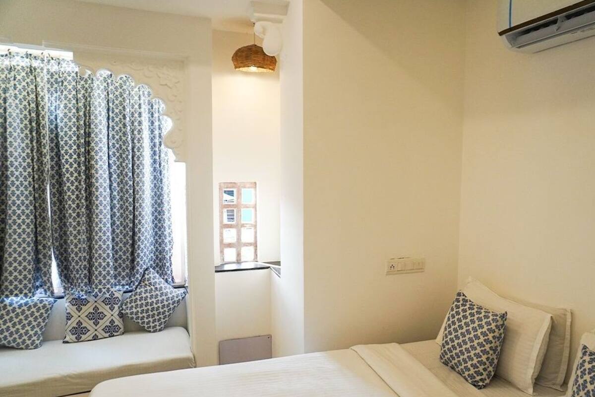 Deluxe private Room AC-B wing | 객실 내 금고, 무료 WiFi, 침대 시트