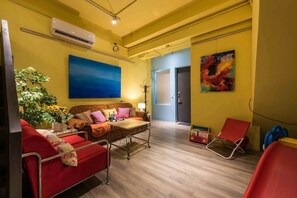 Family Room (1F No View)