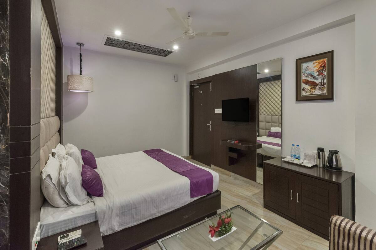 Habitación Deluxe, 1 cama individual, para fumadores | Tabla de planchar con plancha, camas extra, wifi gratis y ropa de cama