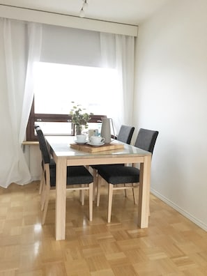 Premium Apartment, 1 Queen Bed, Non Smoking, City View | In-room dining - Roost Lapinrinne (Helsinki)