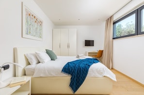 4 slaapkamers, een strijkplank/strijkijzer, wifi, beddengoed