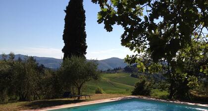 Villa con piscina con magníficas vistas, 22 km de Florencia